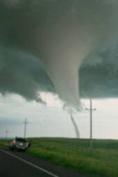 Nonton Film In the Eye of the Storm: Chasers Season 1 Episode 1 Terbaru